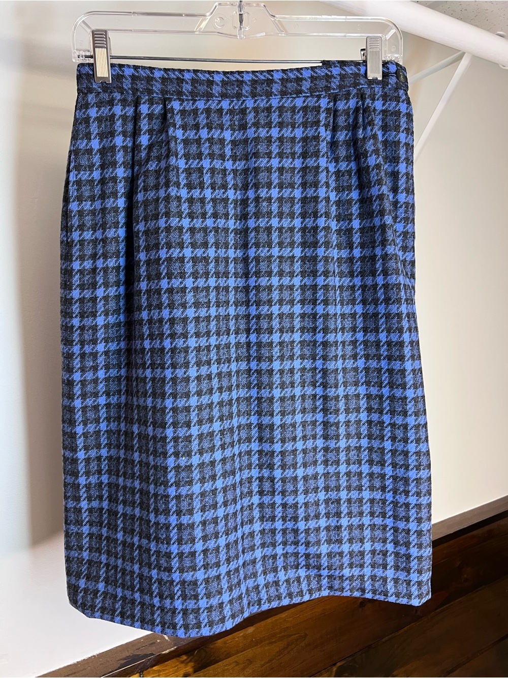 Vintage Pendleton Wool Blue and Black Houndstooth Pencil Skirt-8 (Fits like a 4)